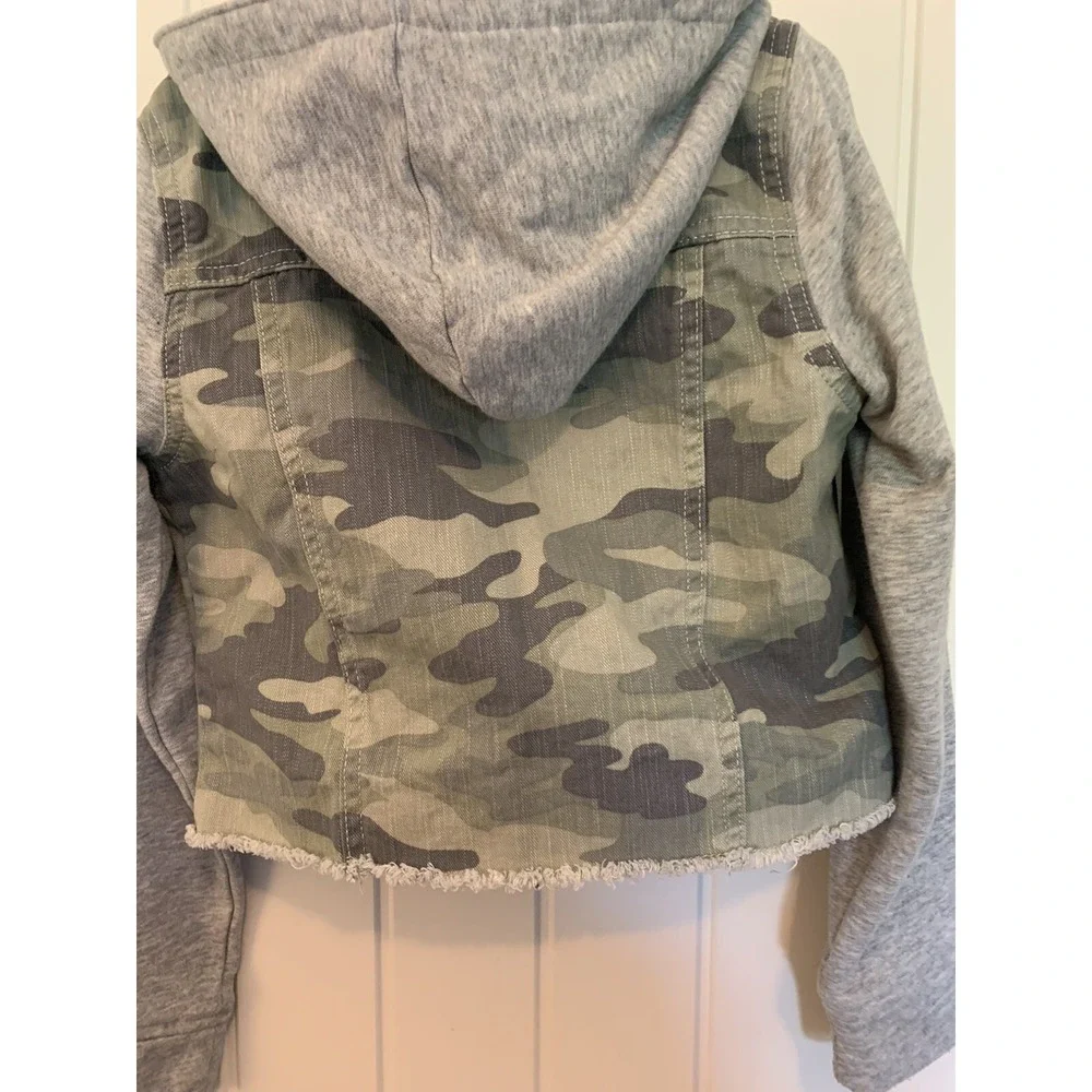 Childrens Place Girls Size 7/8 Green Camo‎ And Grey Hooded Jacket